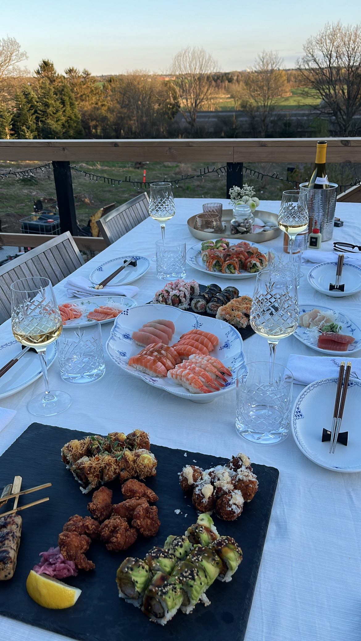 bord anretning med smuk udsigt